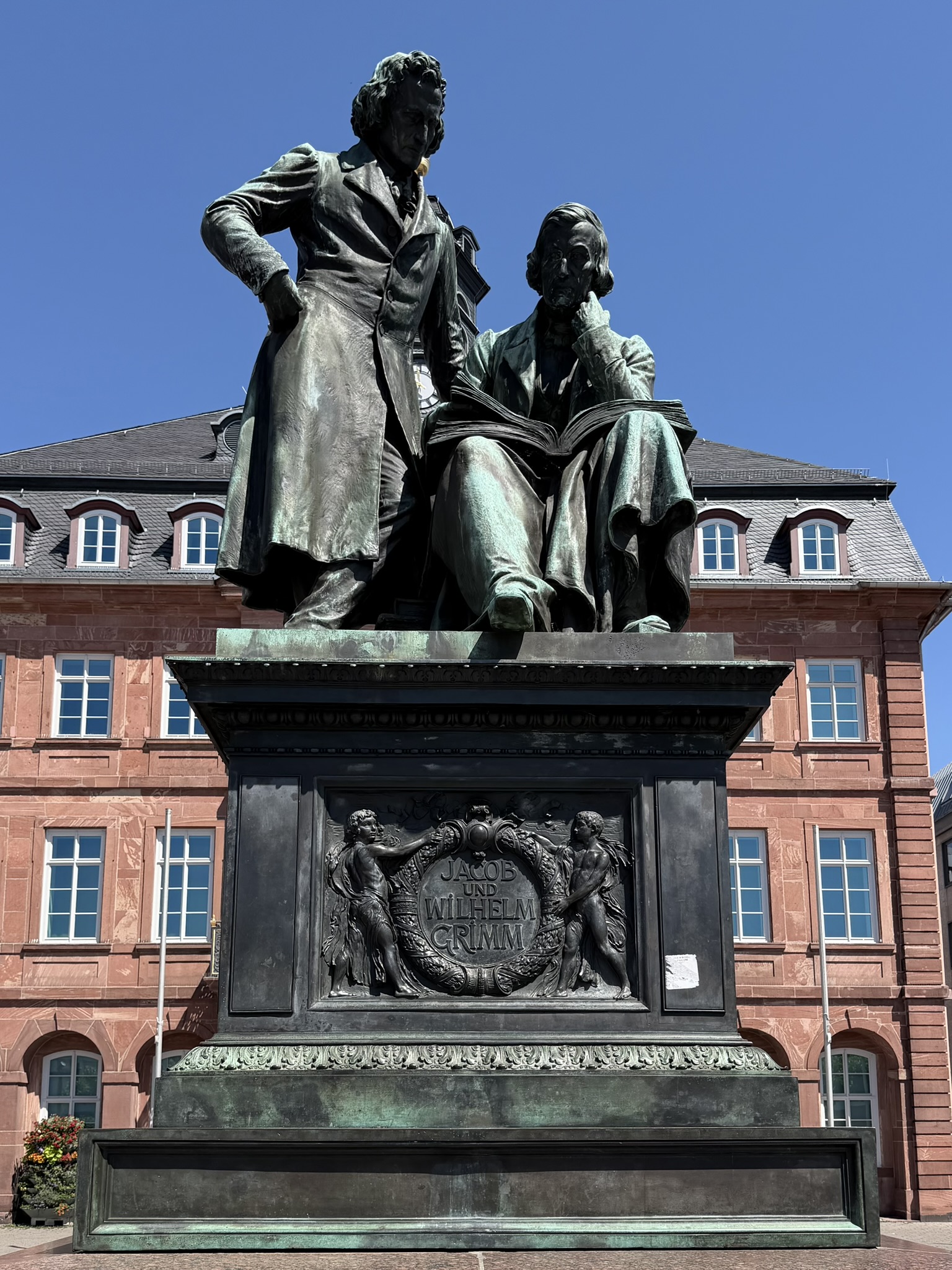 Statue des frères Grimm à Hanau